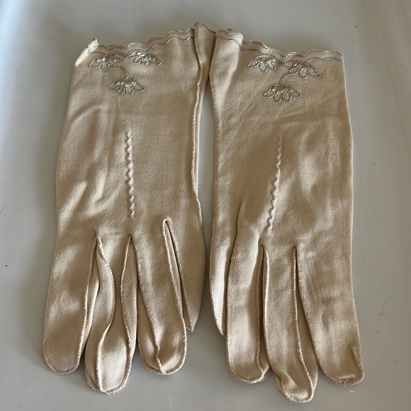 Max Mayers Accessories - Vintage Max Mayers cream colored gloves made in Germany